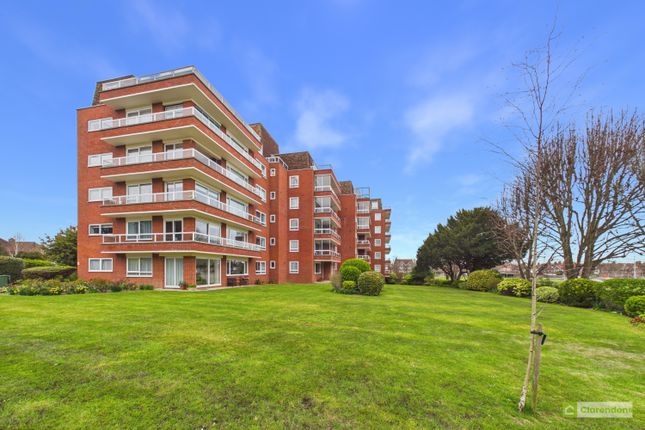 3 bed property, in Compton Lodge, £450,000