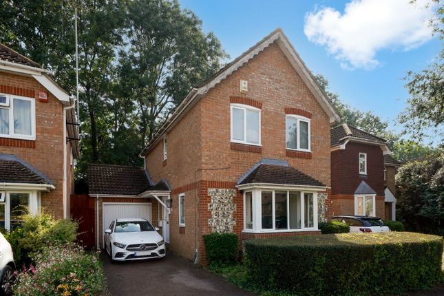 3 bed property, in Burlington Close, £695,000