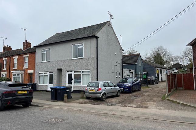 4 bed property, in Main Street, £250,000