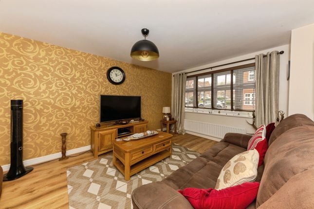 3 bed property, in Jubilee Place, £220,000