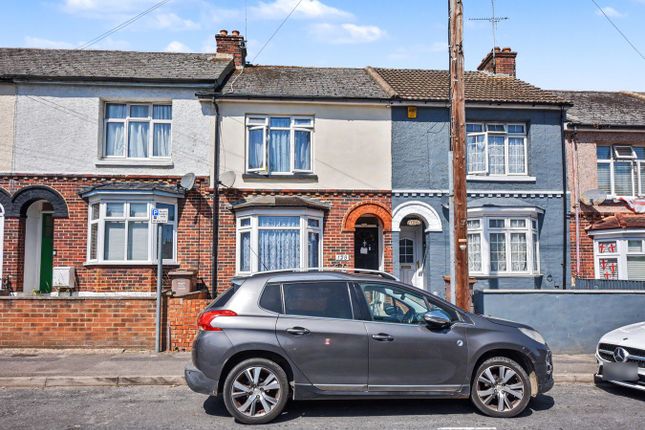 2 bed property, in Corporation Road, £210,000