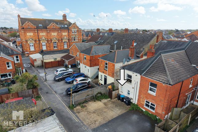 1 bed property, in Christchurch Road, £125,000