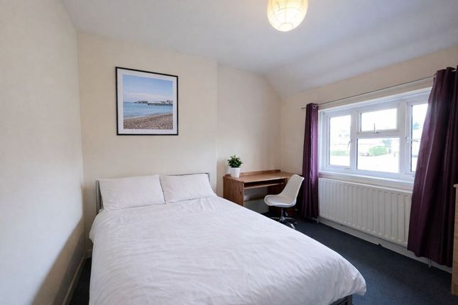 6 bed property, in The Avenue, £495,000
