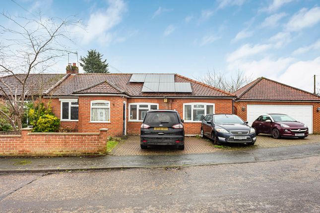 3 bed property, in Vegal Crescent, £575,000