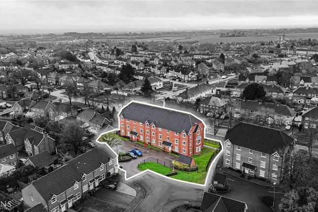 2 bed property, in Gunner Grove, £160,000