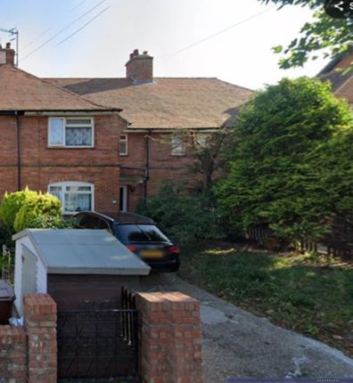 3 bed property, in *UNDER OFFER* Southbourne Road, £270,000