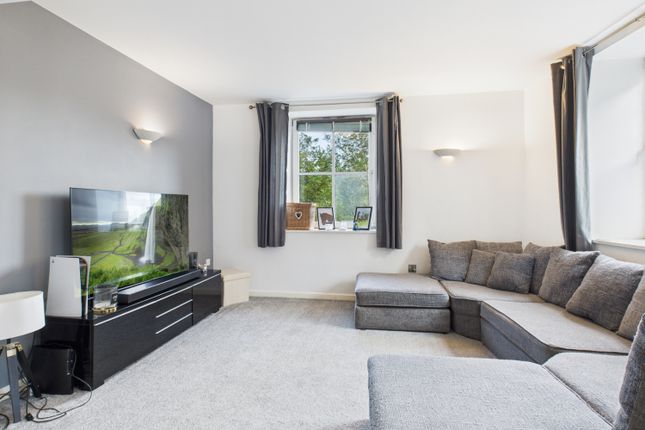 2 bed property, in Flat 30 Millers Wharf, £150,000