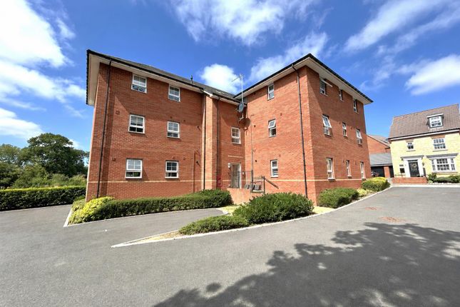 1 bed property, in Elms Road, £150,000