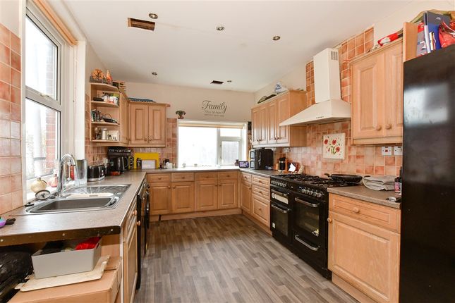3 bed property, in St. Michael's Avenue, £230,000