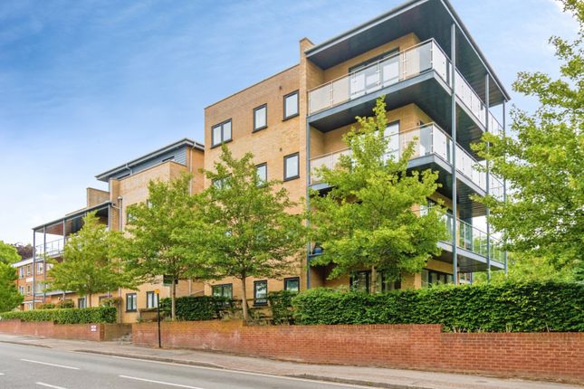 2 bed property, in Northlands Road, £190,000