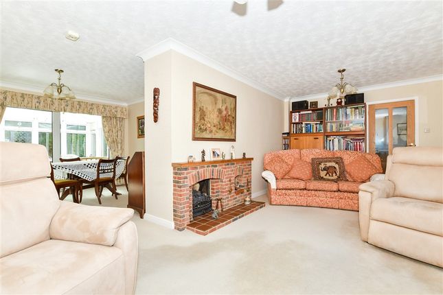 4 bed property, in Lodge Close, £650,000