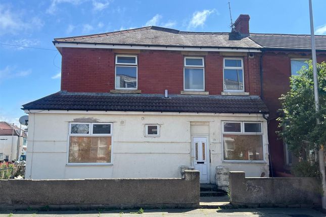 4 bed property, in Yates Street, £75,000