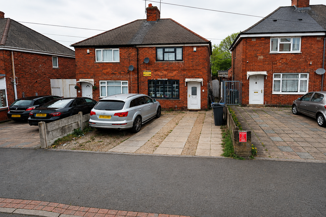 3 bed property, in Claypit Lane, £285,000