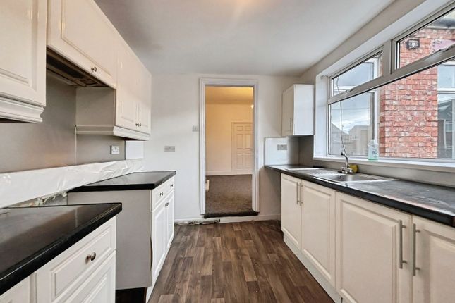 2 bed property, in Pembroke Terrace, £92,500