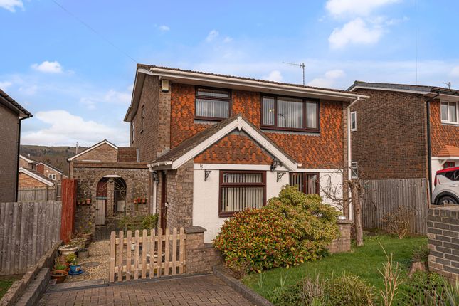 4 bed property, in Alder Close, £350,000