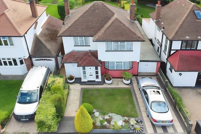 3 bed property, in Dacre Gardens, £899,000