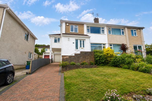4 bed property, in Woodfield Avenue, £495,000