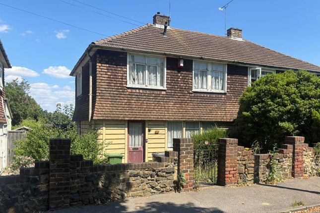 3 bed property, in 42 Mounts Road, £160,000