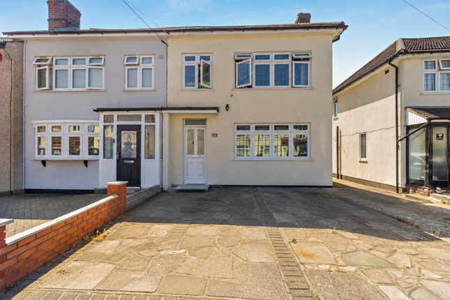 3 bed property, in Northwood Avenue, £475,000