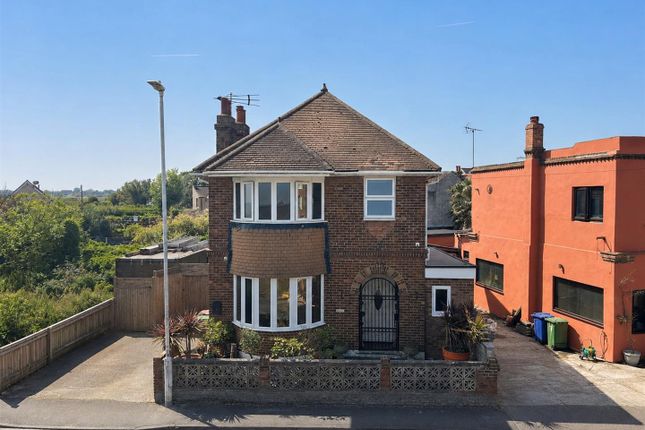 3 bed property, in Marine Parade, £275,000