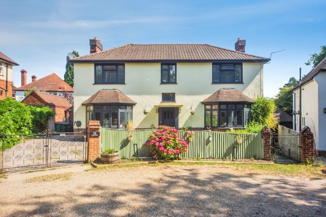 4 bed property, in Oaklands Way, £700,000
