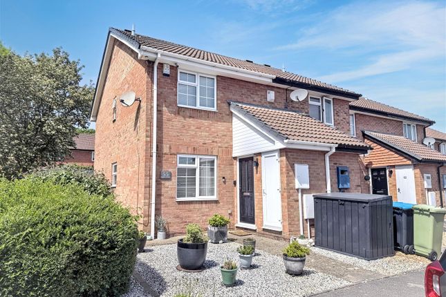 2 bed property, in Burgess Gardens, £320,000