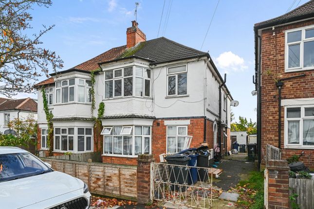 3 bed property, in Long Drive, £430,000