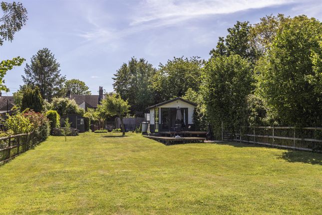 2 bed property, in Eastwood Cottages, £300,000