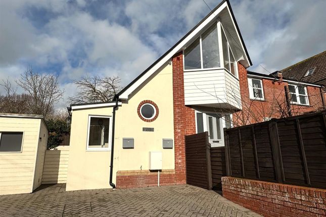 2 bed property, in Hanover Road, £350,000