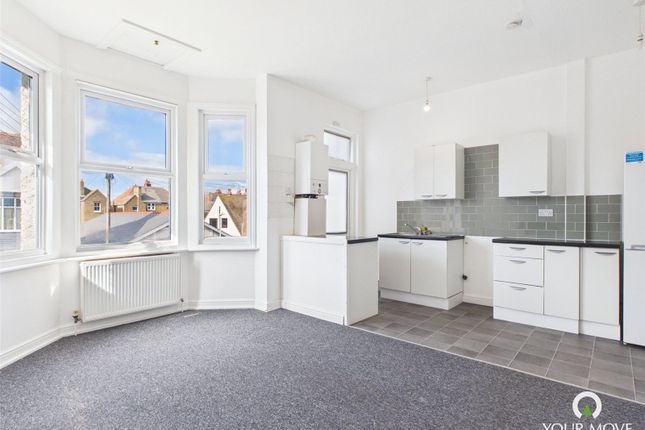 1 bed property, in Lyndhurst Avenue, £90,000