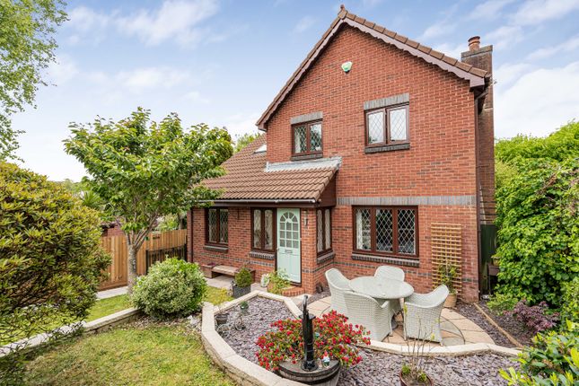 4 bed property, in Moore Close, £585,000