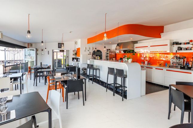 2 bed property, in RARE OPPORTUNITY OF A RESIDENTIAL AND COMMERCIAL PROPERTY IN CENTRAL COWES - Cross Street, £725,000