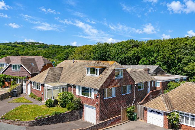 5 bed property, in Meadow Way, £650,000