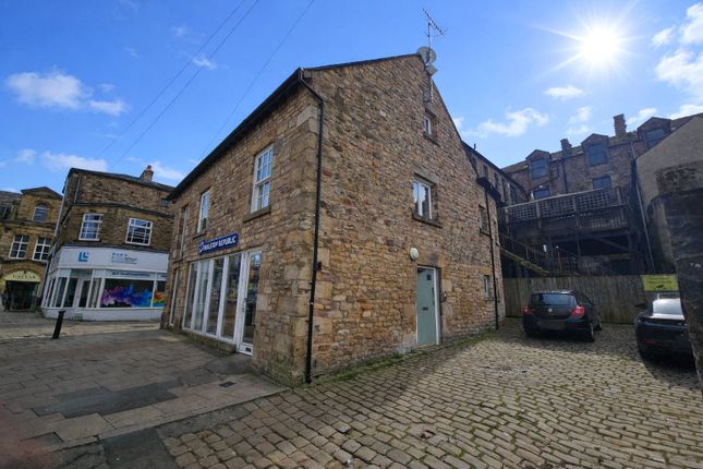 4 bed property, in Damside Street, £235,000