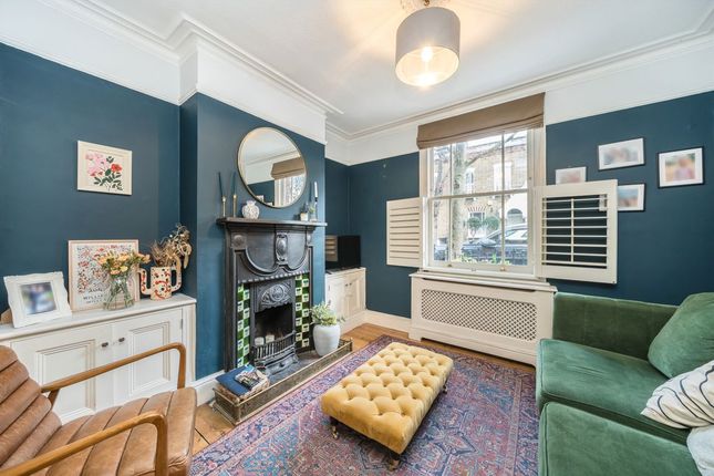 2 bed property, in Tyneham Road, £875,000
