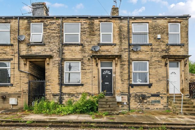 2 bed property, in Walter Street, £105,000