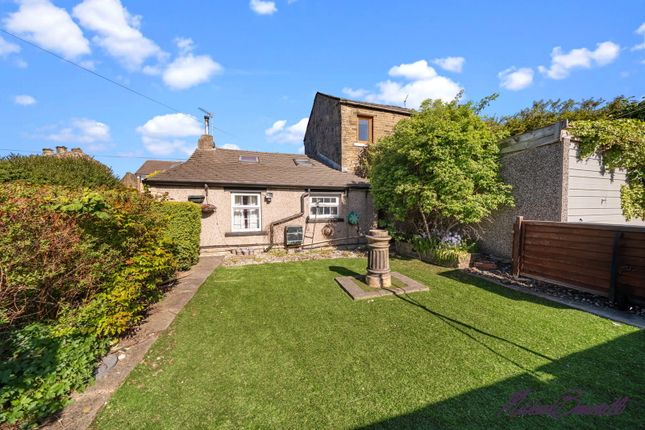 2 bed property, in Folly Hall Avenue, £90,000