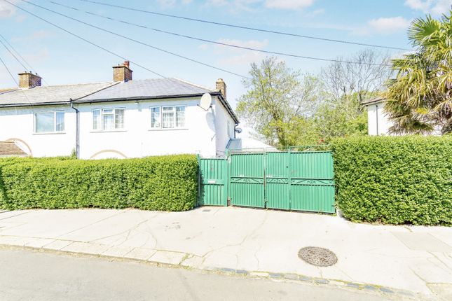 4 bed property, in Buckingham Avenue, £525,000
