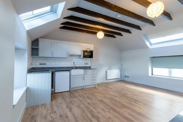 1 bed property, in Low Street, £130,000
