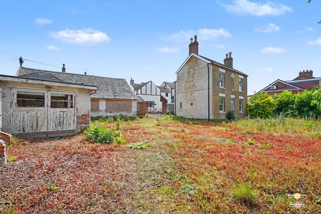 4 bed property, in 23 Moorfield Place, £225,000