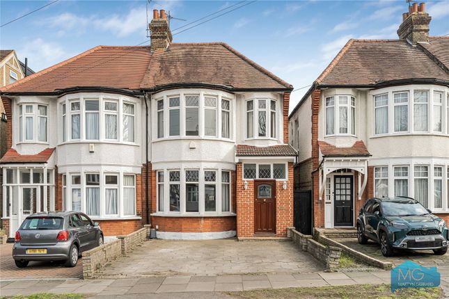 3 bed property, in Green Moor Link, £900,000