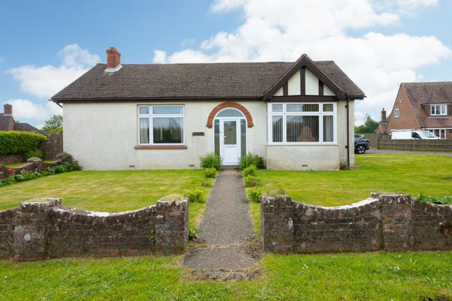 3 bed property, in Swingfield, £675,000