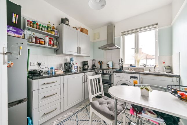 1 bed property, in Bicester Road, £380,000
