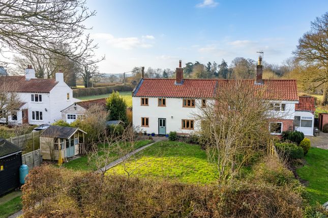 3 bed property, in Vicarage Lane, £375,000
