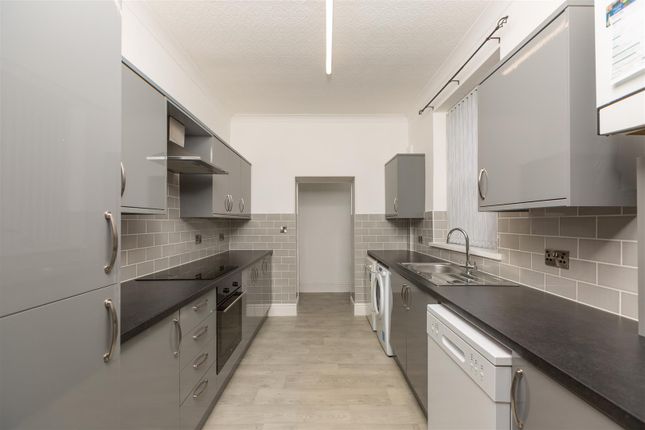 3 bed property, in Manor Road, £180,000