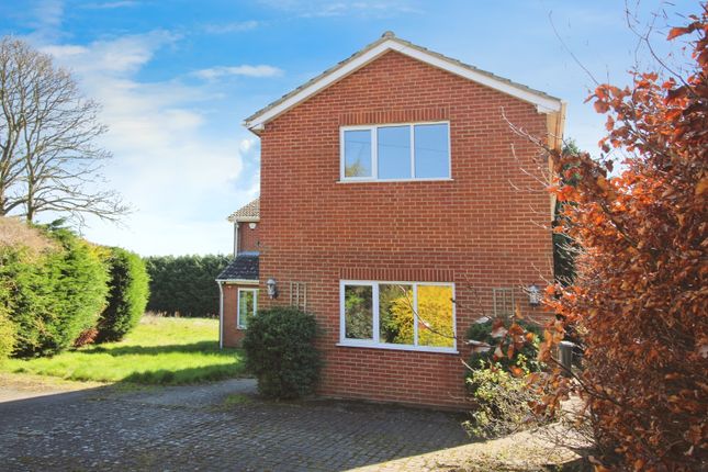 5 bed property, in Elm Road, £575,000