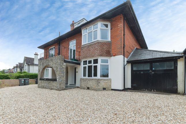 1 bed property, in Queens Park South Drive, £220,000