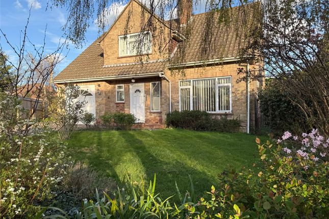 4 bed property, in Lisle Close, £800,000