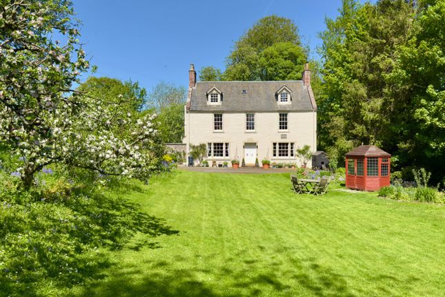 5 bed property, in Old Manse, £480,000