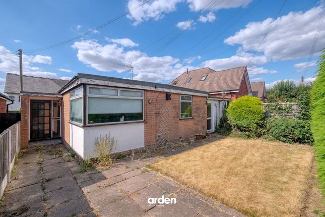 2 bed property, in Woodrow Lane, £180,000